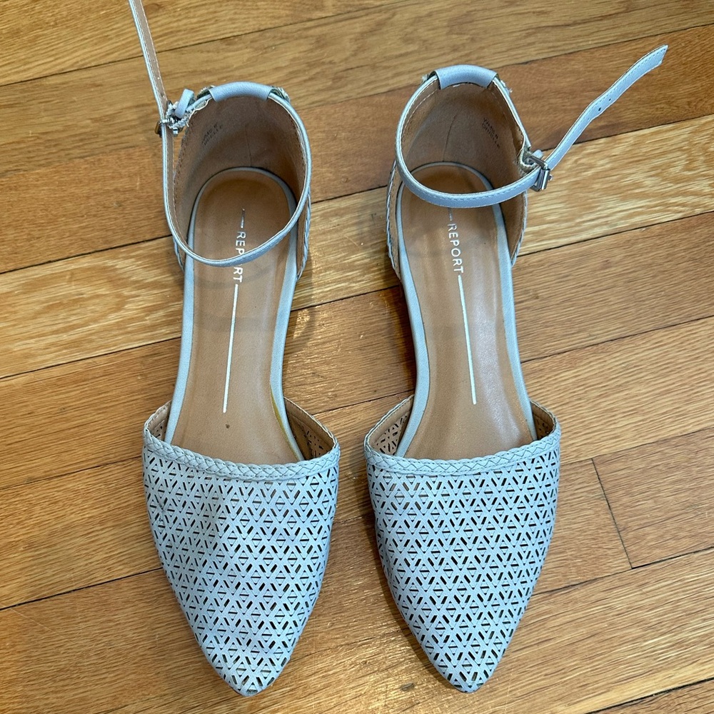 Light blue pointed toe shoes